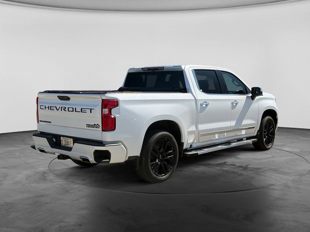 Used 2022 Chevrolet Silverado 1500 High Country w/ High Country Premium Package AWD/4WD image 9