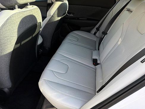 Certified 2025 Hyundai Elantra Limited image 7