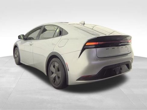 Used 2024 Toyota Prius LE image 3