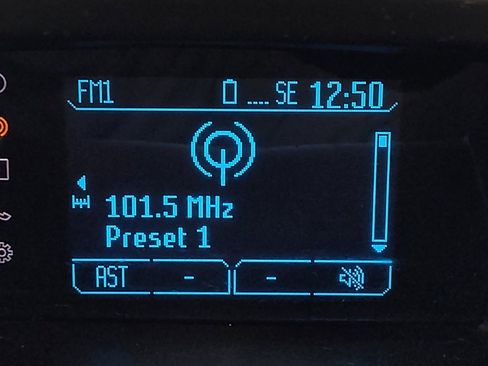 Used 2015 Ford Fiesta SE FWD image 25