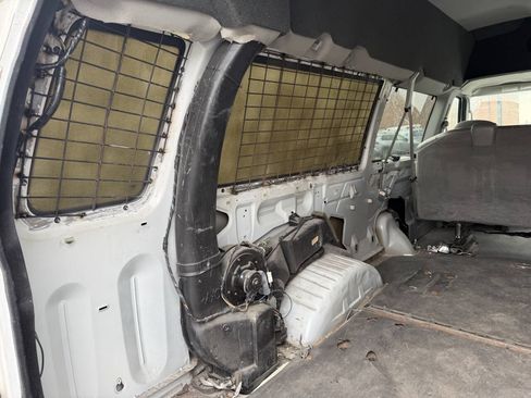 Used 2010 Ford E-350 and Econoline 350 XLT RWD image 25