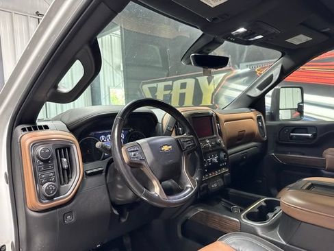Used 2022 Chevrolet Silverado 2500 High Country w/ LPO, Hitch Package AWD/4WD image 5