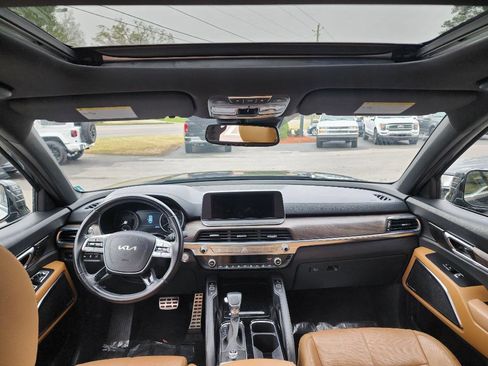Used 2022 Kia Telluride SX w/ Towing Package image 17