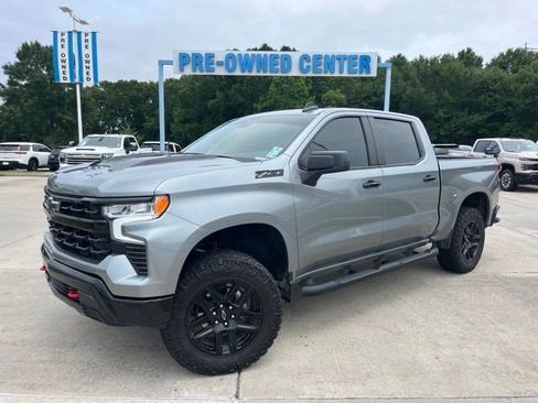 Used 2025 Chevrolet Silverado 1500 LT Trail Boss w/ Convenience Package II AWD/4WD image 2
