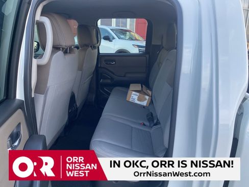 Used 2024 Nissan Frontier SV w/ SV Convenience Package image 15