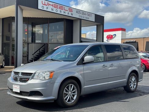 Used 2016 Dodge Grand Caravan SE FWD image 1