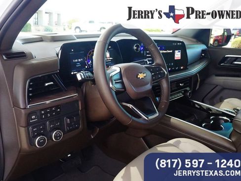 Used 2025 Chevrolet Suburban LT w/ Comfort Package AWD/4WD image 20
