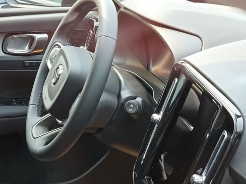 New 2026 Volvo XC40 B5 Core w/ Climate Package image 5