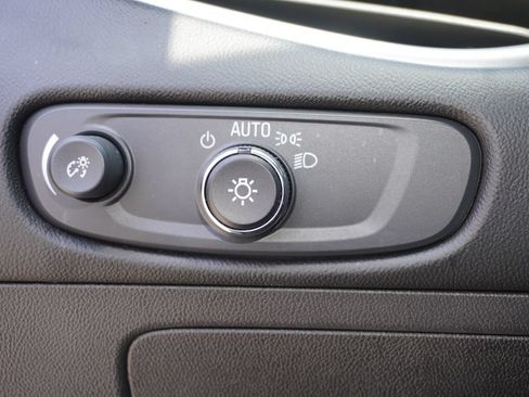Used 2025 Chevrolet Malibu RS FWD image 12