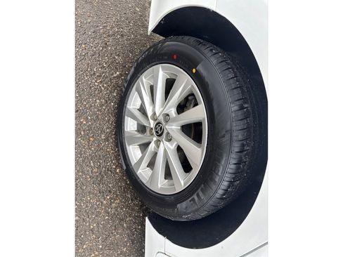 Used 2021 Toyota Camry LE image 19