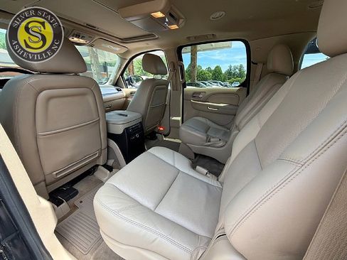 Used 2011 Cadillac Escalade ESV Premium AWD/4WD image 13