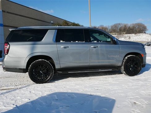 Used 2024 Chevrolet Suburban Premier image 8