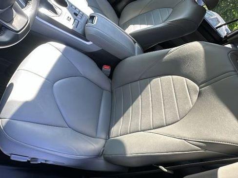 Used 2023 Toyota Highlander XLE AWD/4WD image 22