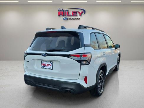 Used 2026 Subaru Forester Premium AWD/4WD image 5