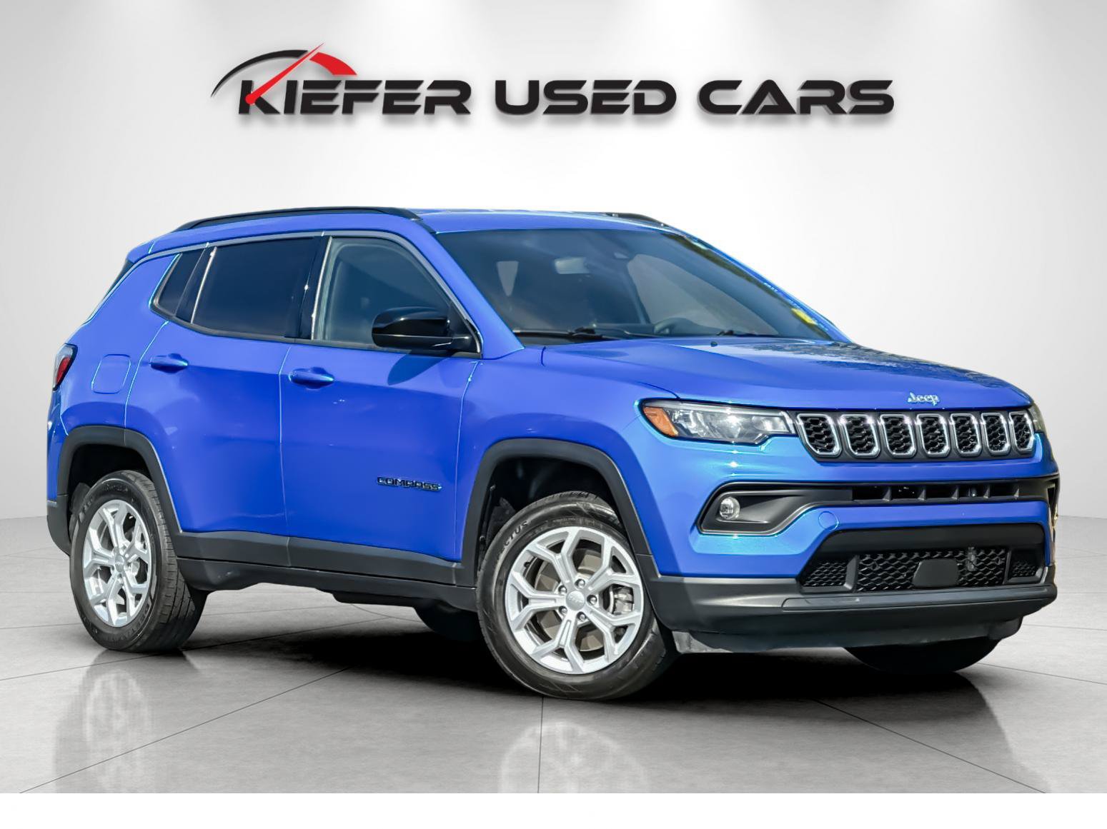 Used 2024 Jeep Compass Latitude AWD/4WD image 2