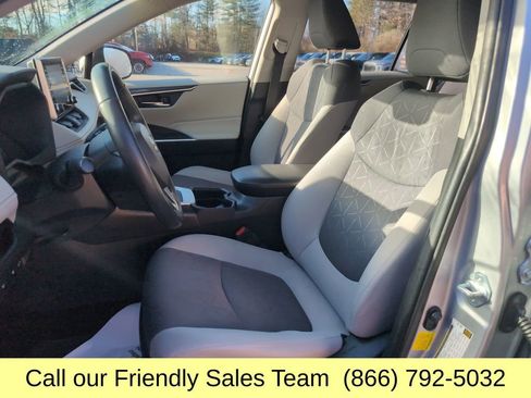 Used 2021 Toyota RAV4 XLE image 11