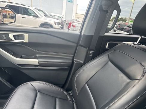 Used 2023 Ford Explorer XLT w/ Equipment Group 202A RWD image 10