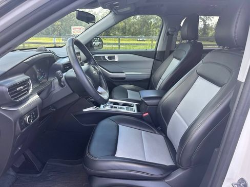 Used 2024 Ford Explorer XLT w/ Equipment Group 202A RWD image 10