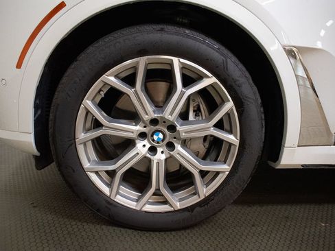 Used 2025 BMW X7 xDrive40i w/ Climate Comfort Package AWD/4WD image 9