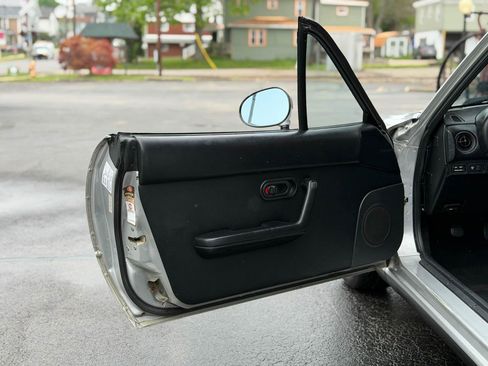 Used 1991 MAZDA MX-5 Miata RWD image 22
