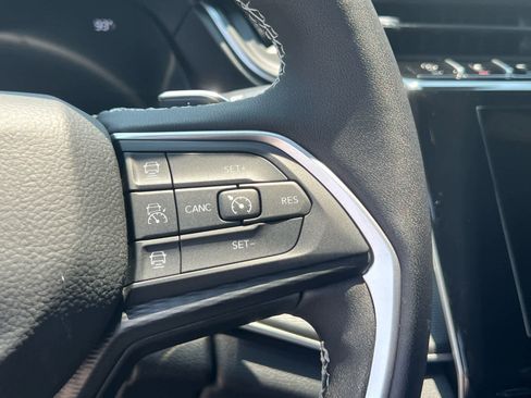 New 2025 Jeep Grand Cherokee Laredo w/ Luxury Tech Group I image 29