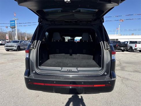 Used 2024 Lincoln Navigator L 4WD image 5