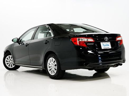 Used 2013 Toyota Camry LE image 24