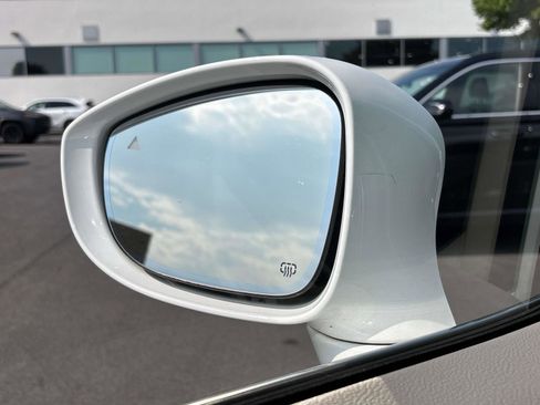 Used 2018 Chrysler Pacifica Limited image 30