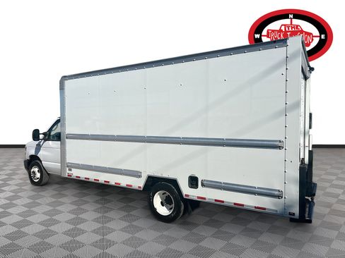 Used 2022 Ford E-350 and Econoline 350 Super Duty image 5