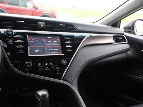 Used 2018 Toyota Camry SE FWD image 19