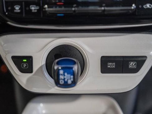 Used 2017 Toyota Prius Four image 19