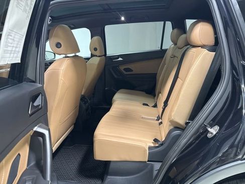 Used 2023 Volkswagen Tiguan SE w/ Panoramic Sunroof Package FWD image 13