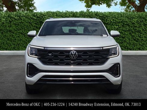 Used 2024 Volkswagen Atlas Cross Sport SEL R-Line AWD/4WD image 2