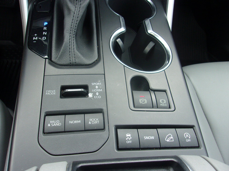 Used 2021 Toyota Highlander XLE AWD/4WD image 25