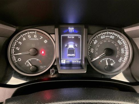 Used 2017 Toyota Tacoma TRD Off-Road image 13