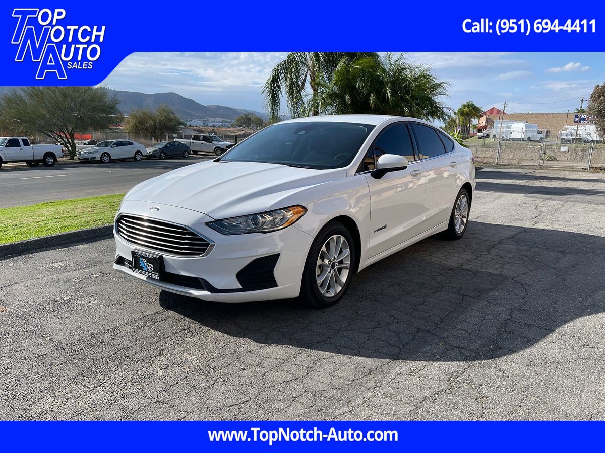 Used 2019 Ford Fusion SE FWD image 1