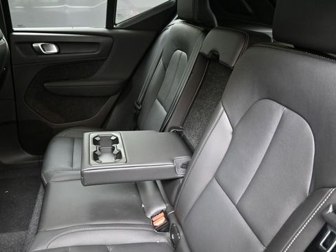 Certified 2025 Volvo XC40 B5 Core image 20