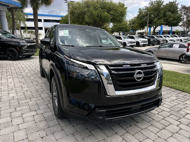 Used 2025 Nissan Pathfinder S FWD image 17