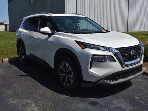 Used 2021 Nissan Rogue SV w/ Premium Package FWD image 3