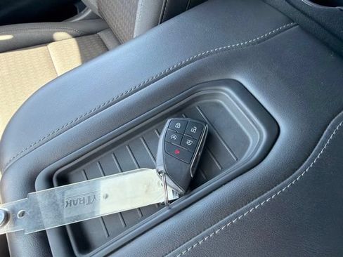 Used 2022 GMC Yukon SLE w/ Gmc Pro Safety Plus Package AWD/4WD image 39