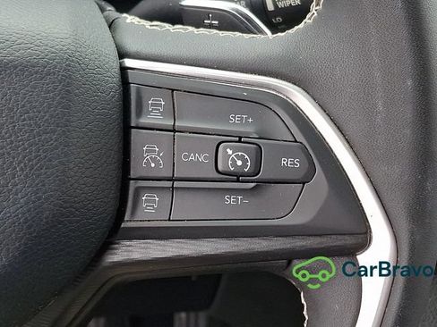 Used 2023 Jeep Grand Cherokee Altitude AWD/4WD image 23