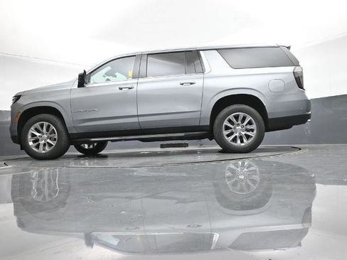 New 2025 Chevrolet Suburban Premier image 11
