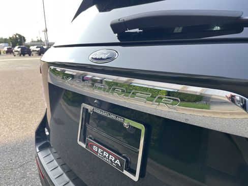 Used 2023 Ford Explorer XLT AWD/4WD image 25
