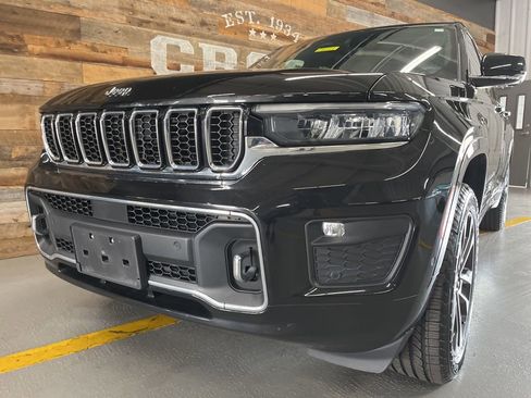 Used 2022 Jeep Grand Cherokee L Overland w/ Luxury Tech Group IV image 11