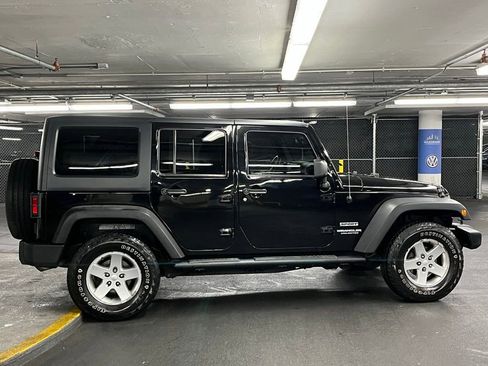 Used 2015 Jeep Wrangler Unlimited Sport w/ Quick Order Package 24S AWD/4WD image 28