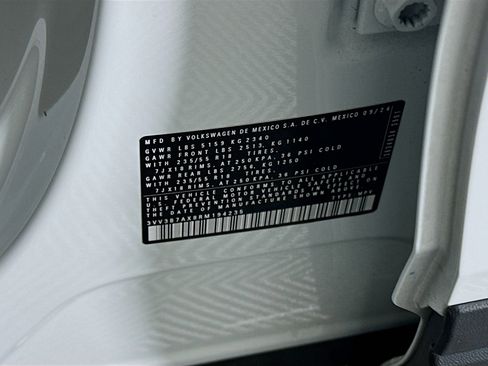 Used 2024 Volkswagen Tiguan SE image 12