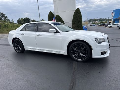 Used 2021 Chrysler 300 Touring L RWD image 1