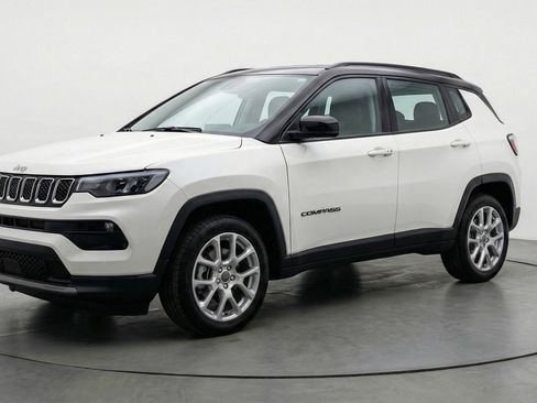 Used 2025 Jeep Compass Limited AWD/4WD image 3