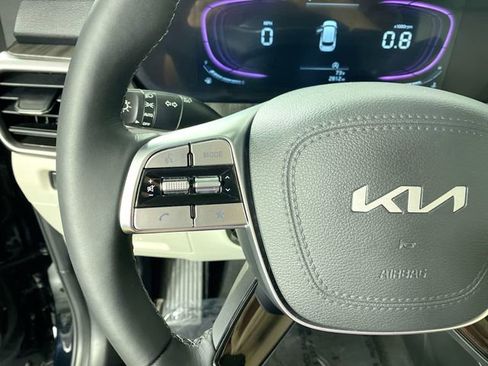 Used 2025 Kia Telluride EX w/ EX Captain's Chair Package image 13