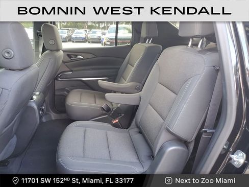 Used 2025 Chevrolet Traverse LT image 18